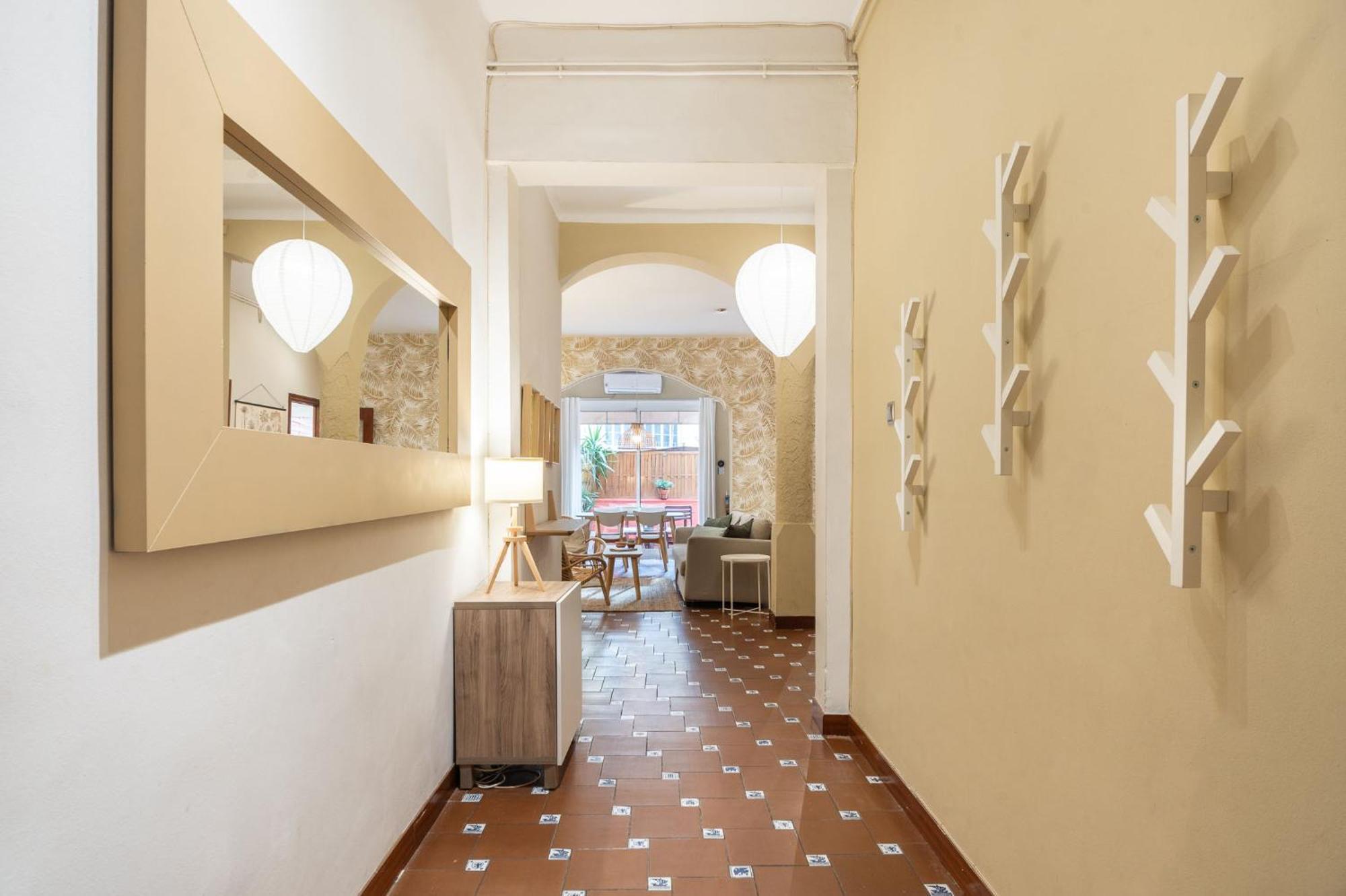 Spacious & Sunny Apt With Terrace In The City Center Барселона Екстер'єр фото
