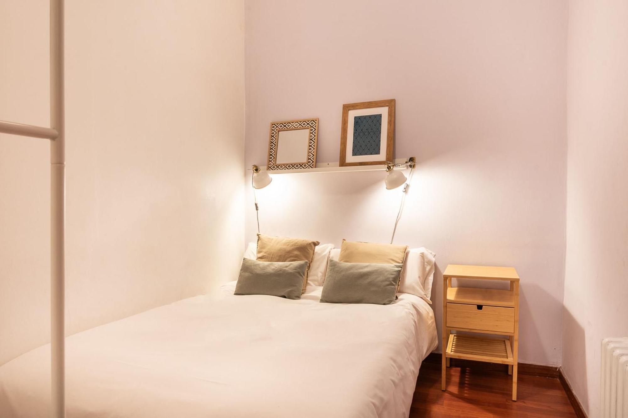 Spacious & Sunny Apt With Terrace In The City Center Барселона Екстер'єр фото