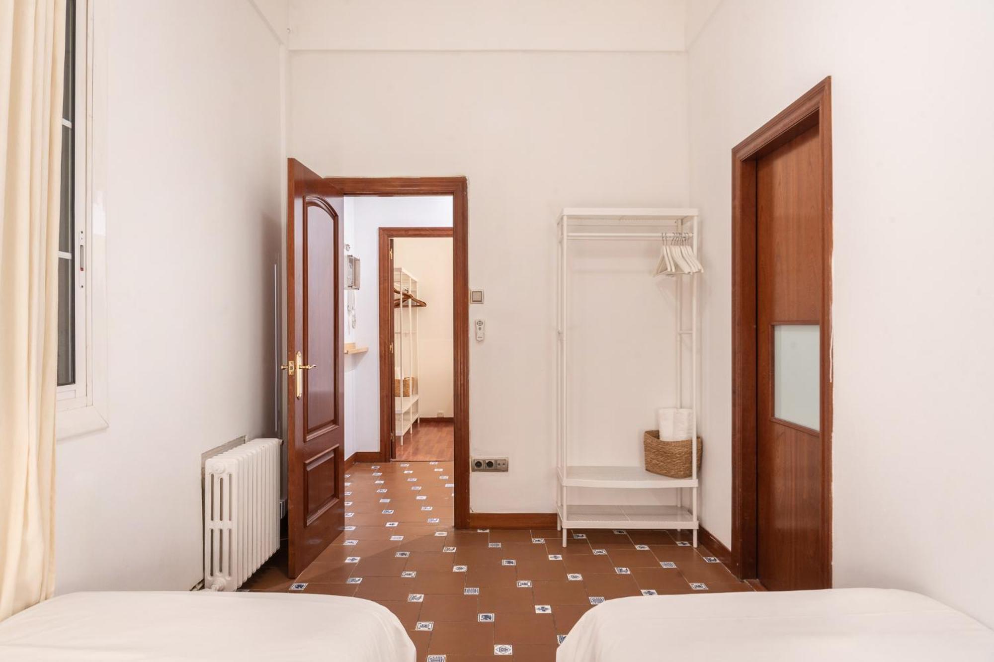 Spacious & Sunny Apt With Terrace In The City Center Барселона Екстер'єр фото