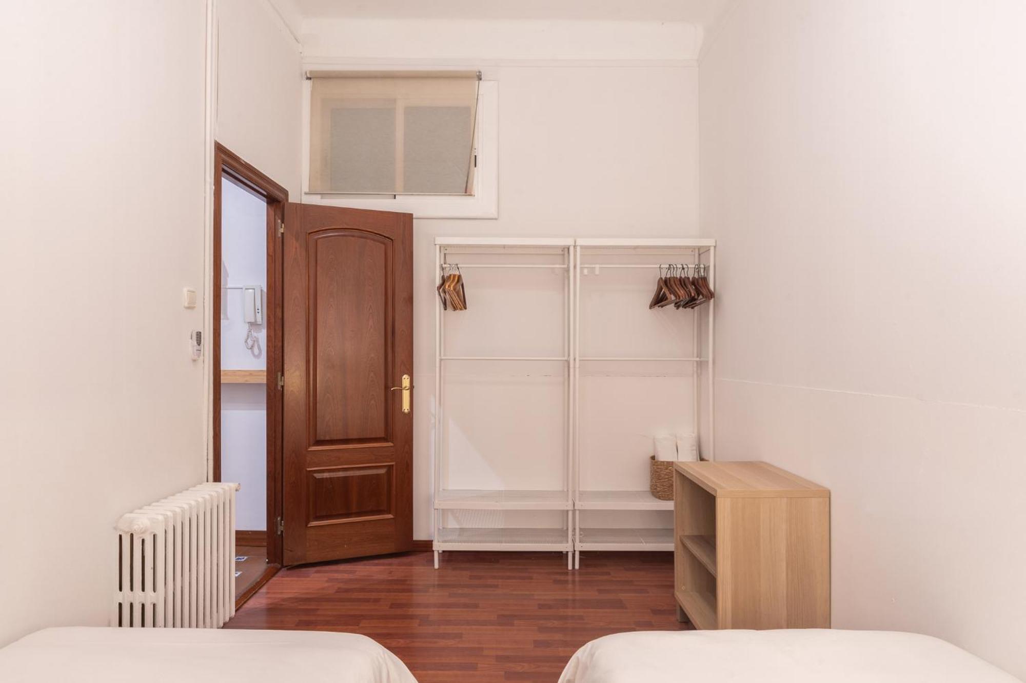 Spacious & Sunny Apt With Terrace In The City Center Барселона Екстер'єр фото